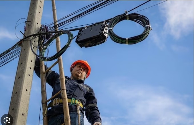Hình cung tự hỗ trợ FTTH Drop Cable 4 Core cho giao tiếp điện thoại
